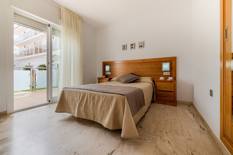Hotel Apartamentos Loto Conil Conil De La Frontera Zewnętrze zdjęcie
