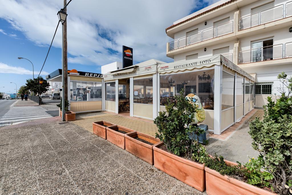 Hotel Apartamentos Loto Conil Conil De La Frontera Zewnętrze zdjęcie
